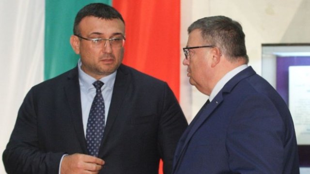 <p>
	<span class="st"><em>Снимка</em>: <em>Димитър Кьосемарлиев</em>, <em>Investor</em> <em>Media Group</em></span></p>
