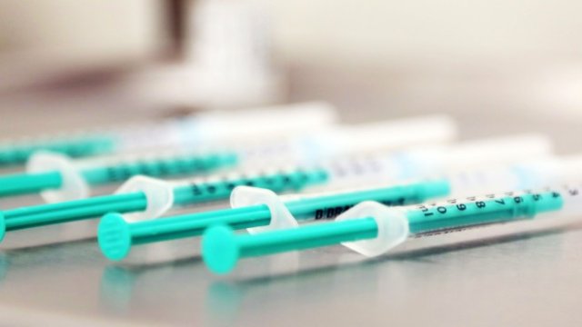 Рано ли е за притеснения за безопасността на ваксината на AstraZeneca? - Част 1
