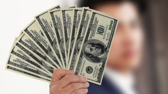 До 20% от чековете на Байдън може да се похарчат за криптовалути и акции 