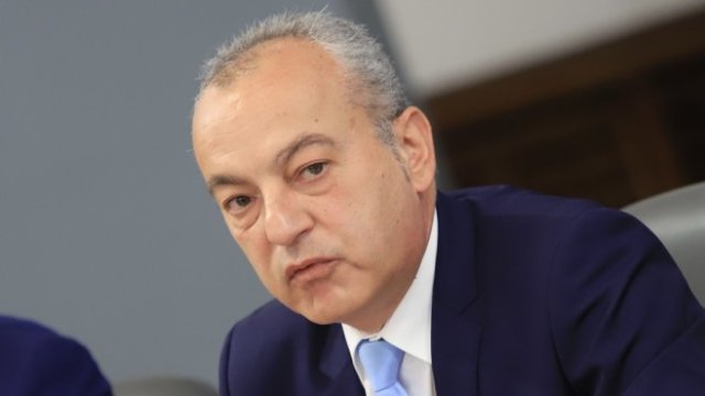 <p>
	Гълъб Донев <em>Снимка: БГНЕС</em></p>
