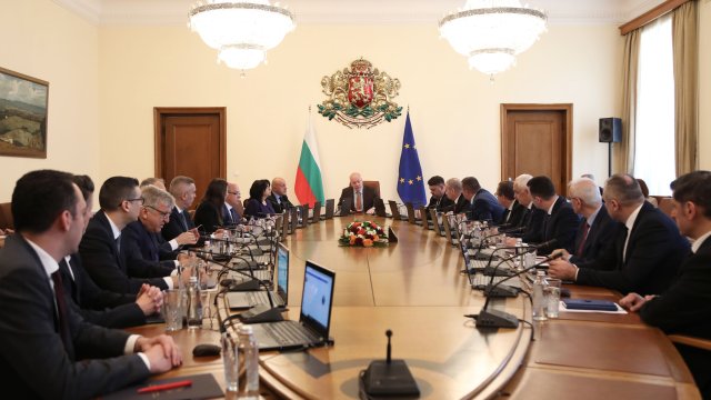 Правителството ще продава държавни имоти, със средствата от тях ще строи училища и детски градини