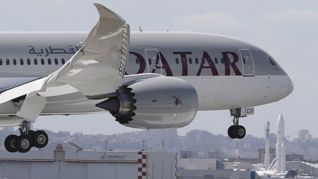 <p>
	Самолет Boeing 787 Dreamliner на&nbsp;Qatar Airways. <em>Снимка: Архив Ройтерс</em></p>
