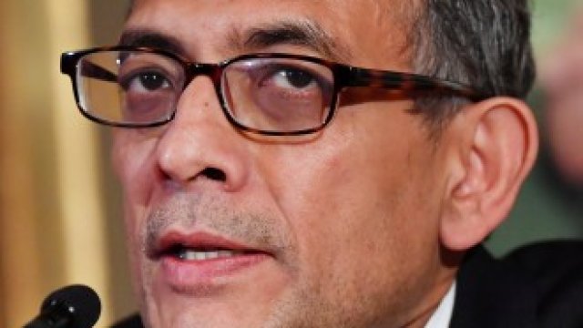 <p>
	Носителят на Нобеловата награда за икономика за 2019 г. Абхиджит Бенерджи.&nbsp;<em>Снимка: Ройтерс</em></p>
