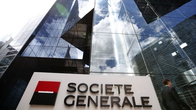 <p style="text-align: justify;">
	Логото на Societe Generale пред централата на банката в парижкия квартал &quot;Дефанс&quot;.&nbsp;<em>Снимка: архив, Ройтерс</em></p>
