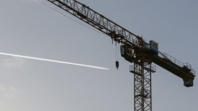 <p>
	През първото полугодие на 2019 г. строителните предприемачи са внесли 8 млн. лв. в бюджета на Столична община от различни такси.&nbsp;<em>Снимка: Hollie Adams/Bloomberg</em></p>
