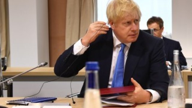 <p>
	Британският премиер Борис Джонсън (вляво) и канадският му колега Джъстин Трюдо (вдясно).&nbsp;<em>Снимка: EPA/БГНЕС</em></p>
