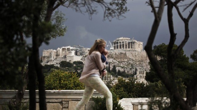 <p>
	Гърция е била посетена от рекордните 18 млн. туристи през миналата година. <em>Снимка: Ройтерс</em></p>
