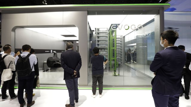 Щандът на CATL на изложението в Шанхай. Източник: Bloomberg L.P.