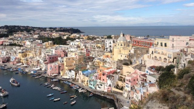 <p>
	Неапол. <em>Снимка: pixabay.com</em></p>
