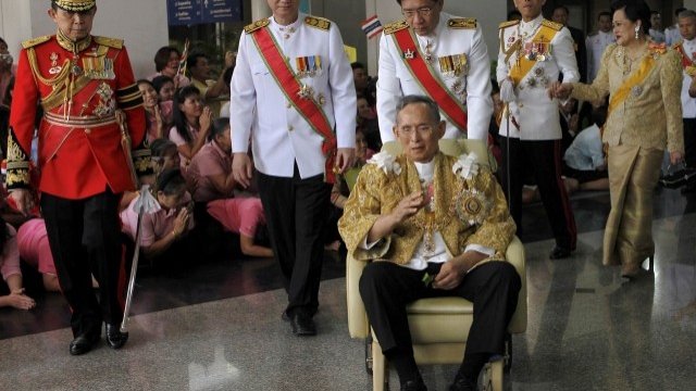 <p>
	На 5-и декември крал Бхумибол Адулаядеж отпразнува своя 85-и рожден ден<em>. Снимка: Ройтерс</em></p>
