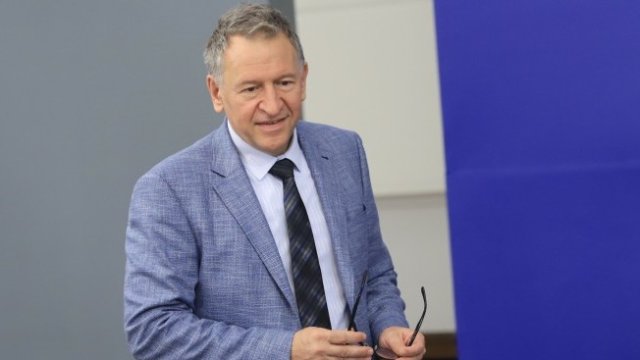 <p>
	Здравният министър Стойчо Кацаров.&nbsp;<em>Снимка: Гергана Костадинова, БГНЕС</em></p>

