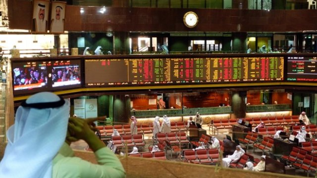 <p>
	Фондовата борса в Кувейт. <em>Снимка: Архив Ройтерс</em></p>
