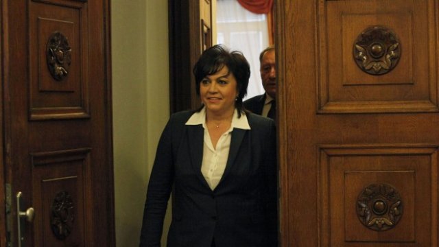 <p>
	<em>Корнелия Нинова. Снимка: Олег Попов, Investor Media Group</em></p>
