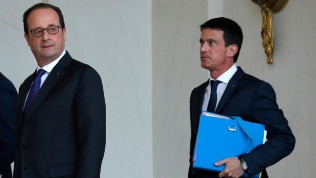 <p>
	Франсоа Оланд (вляво) и Манюел Валс могат да се сблъскат на първичните избори за президент във Франция. Снимка: <em>архив Ройтерс</em></p>
