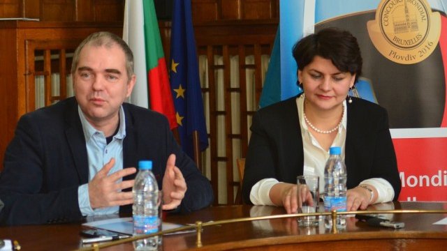 <p>
	Томас Костенобъл и&nbsp;Меглена Михова. <em>Снимка, архив: организаторите на&nbsp;Concours Mondial de Bruxelles</em></p>
