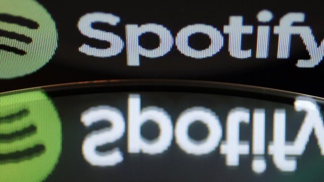 <p>
	Приходите от абонаменти за стрийминг услуги като Spotify и Deezer нарастват силно. <em>Снимка: Ройтерс</em></p>
