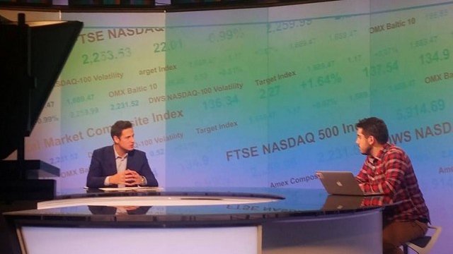 <p style="text-align: justify;">
	Технологичният блогър Никола Балов в &quot;Invest/Or&quot;. <em>Снимка: Investor.bg</em></p>
