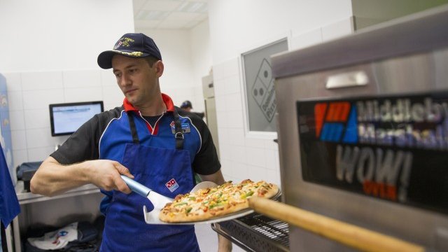 <p>
	Пиците започват да поскъпват заради по-скъпи продукти. <em>Снимка: Ройтерс</em></p>
