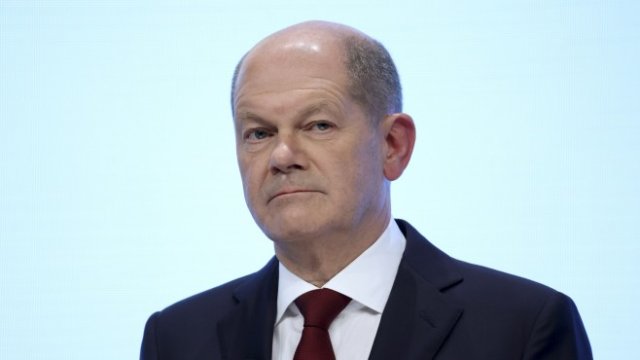 <p>
	Почти сигурният бъдещ германски премиер Олаф Шолц. <em>Снимка: Bloomberg</em></p>
