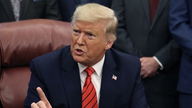 <p>
	Доналд Тръмп в действие. <em>Снимка: Getty</em></p>
