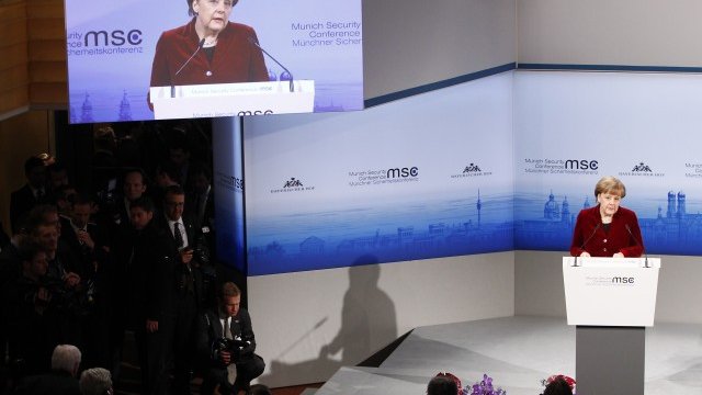 <p>
	Меркел иска да предотврати избухването на нова Студена война в Европа. <em>Снимка: Ройтерс</em></p>
