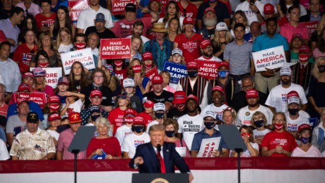 <p>
	<em>Доналд Тръмп в Северна Каролина. Снимка:&nbsp;Logan Cyrus/Bloomberg</em></p>
