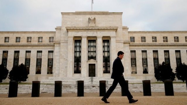 Петър Петров: Фед няма да се насочи към отрицателни лихви