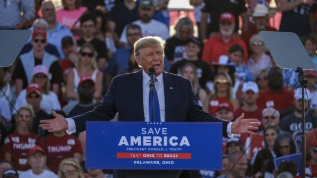 <p>
	Бившият президент Доналд Тръмп по време на събитие в Охайо. Снимка:&nbsp;&nbsp;Eli Hiller/Bloomberg</p>
