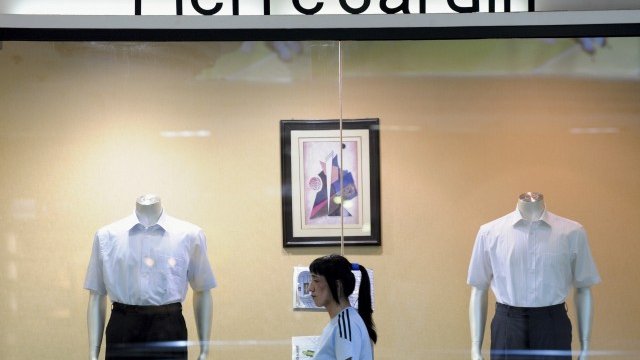 <p>
	Магазин на&nbsp;Pierre Cardin в Китай. <em>Снимка: Ройтерс</em></p>
