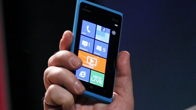<p>
	Nokia разчита на Lumia 900 за успешно завръщане на американския пазар. Снимка: Ройтерс</p>
