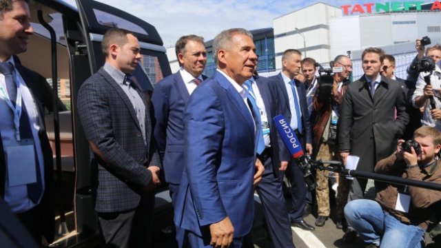 <p>
	Ръководството на КАМАЗ представи в Казан прототип на безпилотен електробус, 12 юни 2018 година. <em>Снимка: пресцентър</em></p>
