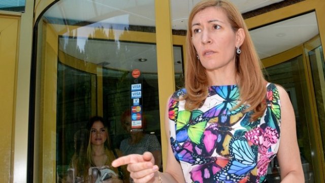 <p>
	Министърът на туризма провери хотели в &quot;Златни пясъци&quot; дали отговарят на категорията си. <em>Снимка: БТА</em></p>
