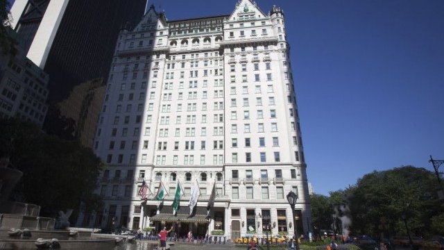 <p>
	Plaza Hotel в Ню Йорк. <em>Снимка: архив, Ройтерс</em></p>
