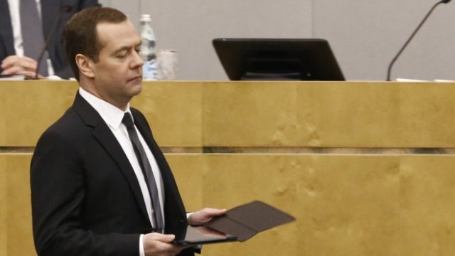 <p>
	Медведев пред Думата. <em>Снимка: Ройтерс</em></p>
