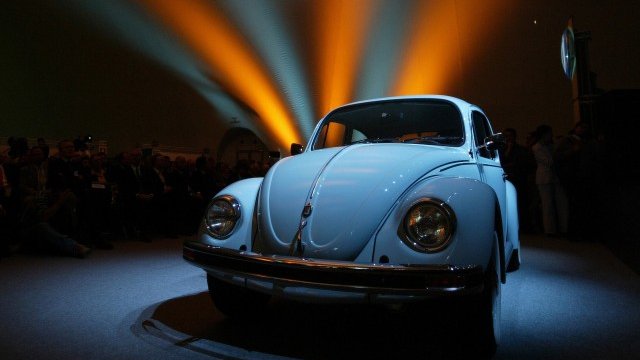 <p>
	Американската истерия по Beetle се разраства толкова, че десетки външни компании започват да печелят от успеха на модела.<em>&nbsp;Снимка: Ройтерс</em></p>
