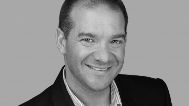 <p>
	Лопейта е автор на няколко световни бестселъра и e признат от издания като The Sun и Financial Times за водещ експерт в областта на нетуъркинга. <em>Снимка:&nbsp;Web&amp;Events</em></p>
