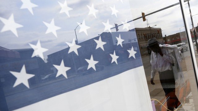 <p style="text-align: justify;">
	Дори и в разгара на т.нар. &bdquo;икономическо възстановяване&ldquo; делът на малкият бизнес се намира на историческо дъно. <em>Снимка: Ройтерс</em></p>
