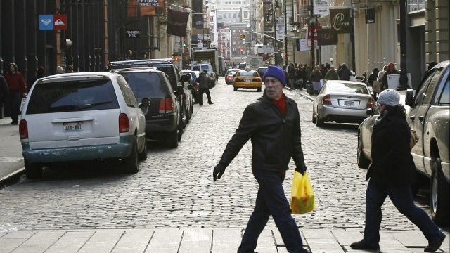 <p>
	<em>Една от по-тихите улици на СоХо. Снимка: Ройтерс </em></p>
