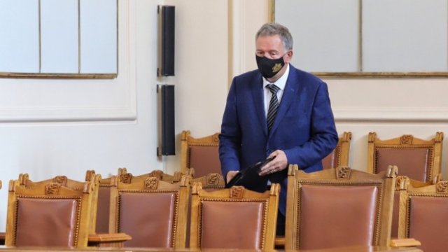 <p>
	Стойчо Кацаров <em>Снимка: БГНЕС</em></p>
