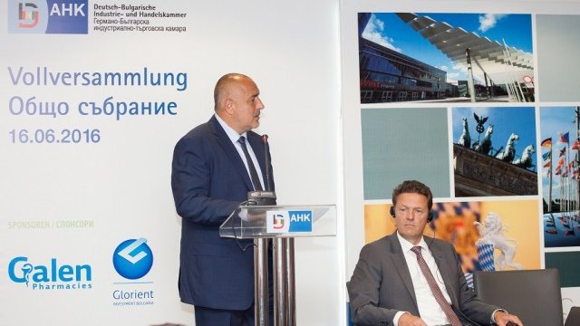 <p style="text-align: justify;">
	Министър-председателят на Република България Бойко Борисов и президентът на ГБИТК Тим Курт. <em>Снимка: ГБИТК</em></p>
