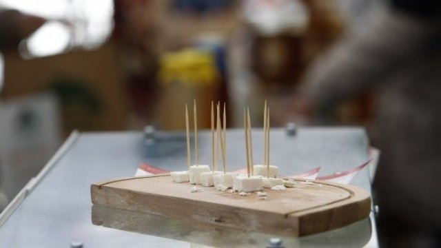 <p>
	Фермерски пазар в София.&nbsp;<em>Снимка: Олег Попов, Investor Media Group</em></p>
