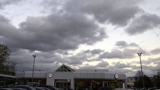 <p>
	Тъмни облаци са надвиснали над&nbsp;Volkswagen. <em>Снимка: Ройтерс</em></p>
