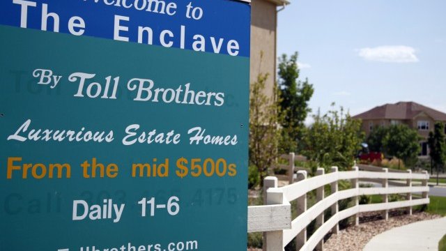 <div>
	Toll Brothers Inc. ще плати 1,6 млрд. долара за семейния бизнес на Вера Герин - Shapell Industries Inc. <em>Снимка: Ройтерс</em></div>
