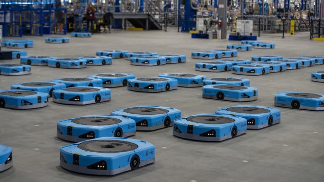 Роботите Hercules бяха тествани по време на събитието Delivering The Future в центъра за иновации в роботиката на Amazon край Бостън. Снимка: M Scott Brauer/Bloomberg