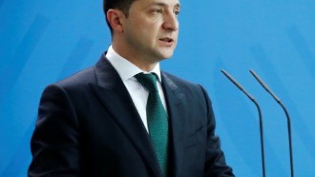 <p>
	Ангела Меркел и Володимир Зеленски на съвместната им пресконференция в Берлин.&nbsp;<em>Снимка: Ройтерс</em></p>
