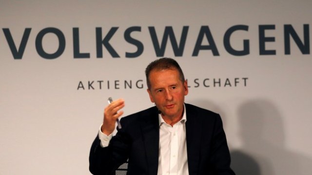 <p>
	Херберт Дийс предпочита новият завод на VW да бъде построен край Измир. <em>Снимка: Ройтерс</em></p>
