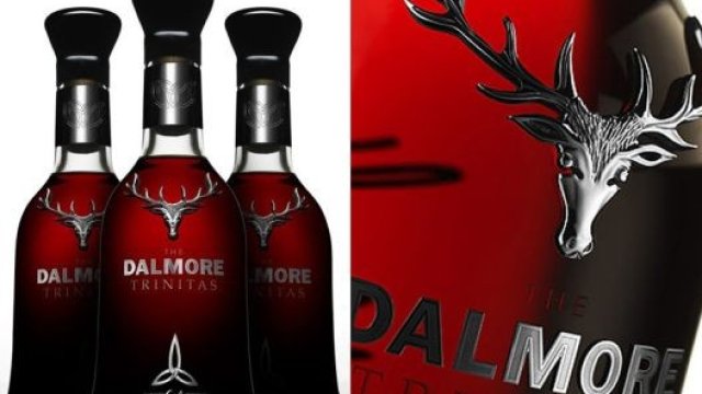 <p style="text-align: center; ">
	Така изглежда най-скъпото уиски в света. <em>Снимка:&nbsp;Dalmore</em></p>

