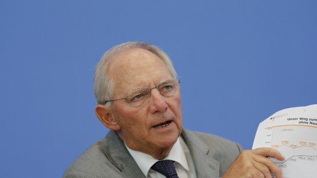 <p>
	Шойбле:&nbsp;Но едно нещо е ясно: ние няма да изоставим хората в Гърция в беда. <em>Снимка: Ройтерс</em></p>
