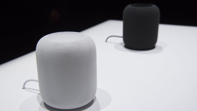 Устройства HomePod на Apple. Снимка: David Paul Morris/Bloomberg