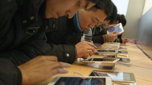 <p>
	Магазин на Apple в Китай. Снимка: Ройтерс</p>
